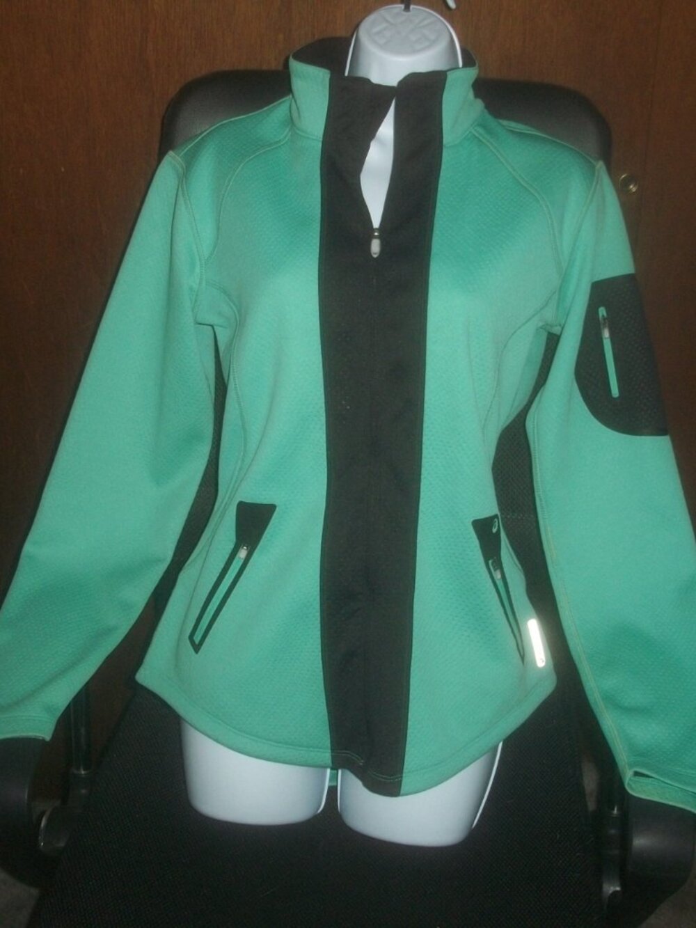 womens ASICS athleisure top.size medium